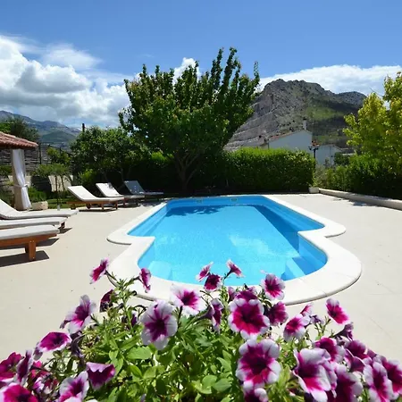 Nada Villa Žrnovnica