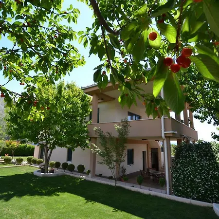 Nada Villa