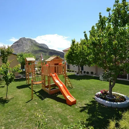 Nada Villa