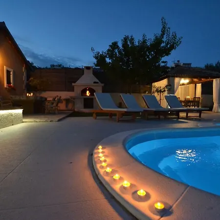 Nada Villa Zrnovnica
